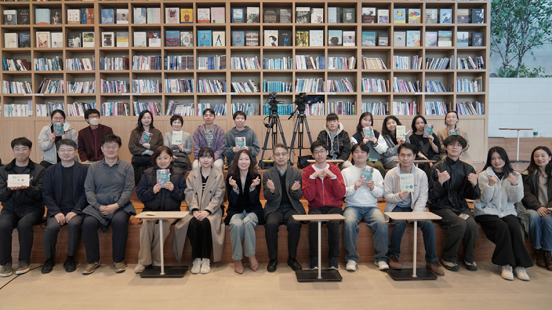 서울캠퍼스 도서관, 2025학년도 제5회 HUFStory 북토크 개최 대표이미지